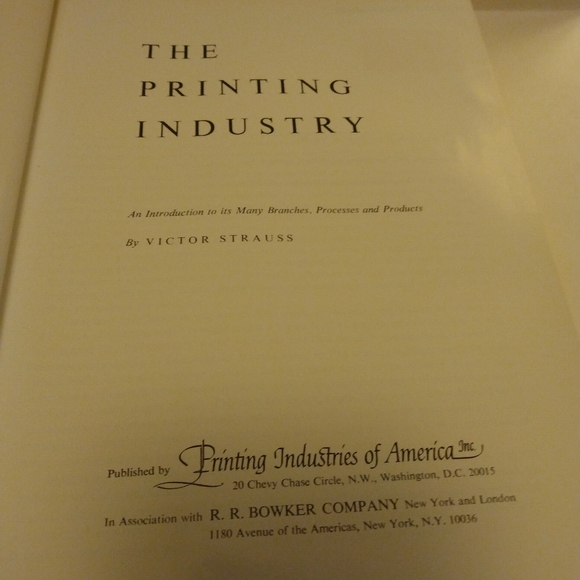 Vintage book. " The Printing Industry". 1967. By Victor Strauss. Large book - Picture 2 of 3